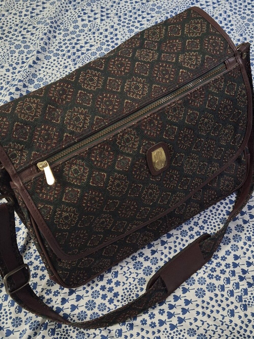 Bill Blass 1980s Tapestry Weekender Bag – Jacquard Medallion Pattern